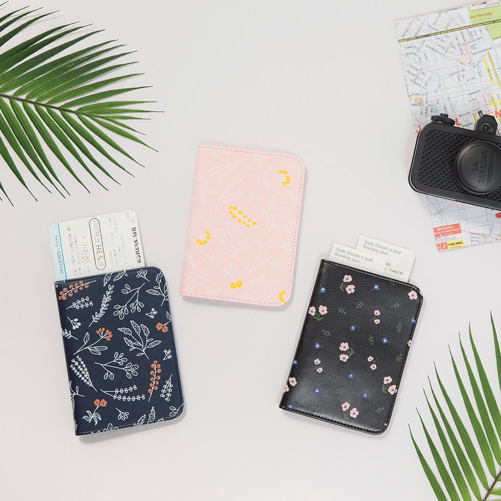 BOTANICAL PASSPORT CASE