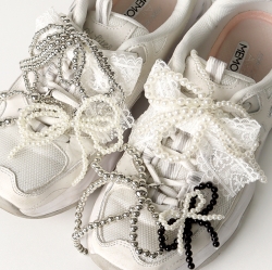 White triple pearl ribbon shoes charm Set