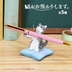 Yell Cat at Your Service, Random